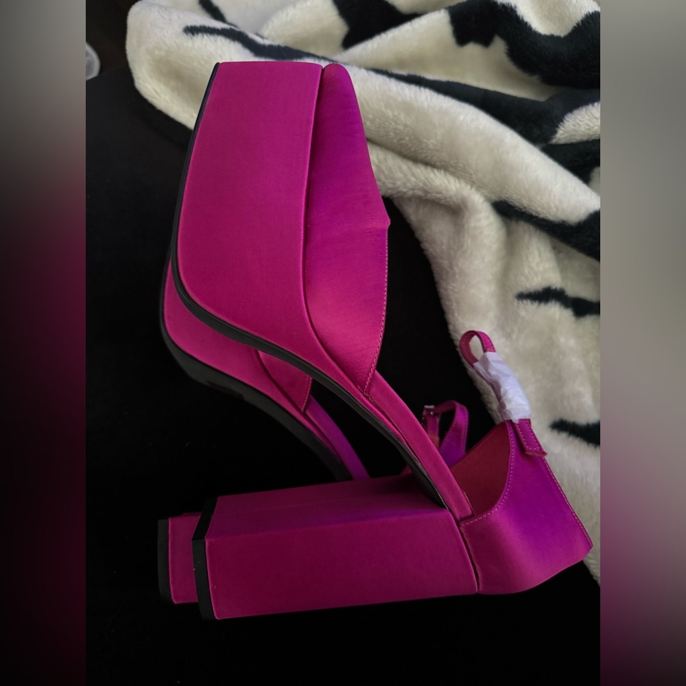 NEW Jeffrey Campbell Ovr N Out Fuschia - Picture 4 of 10